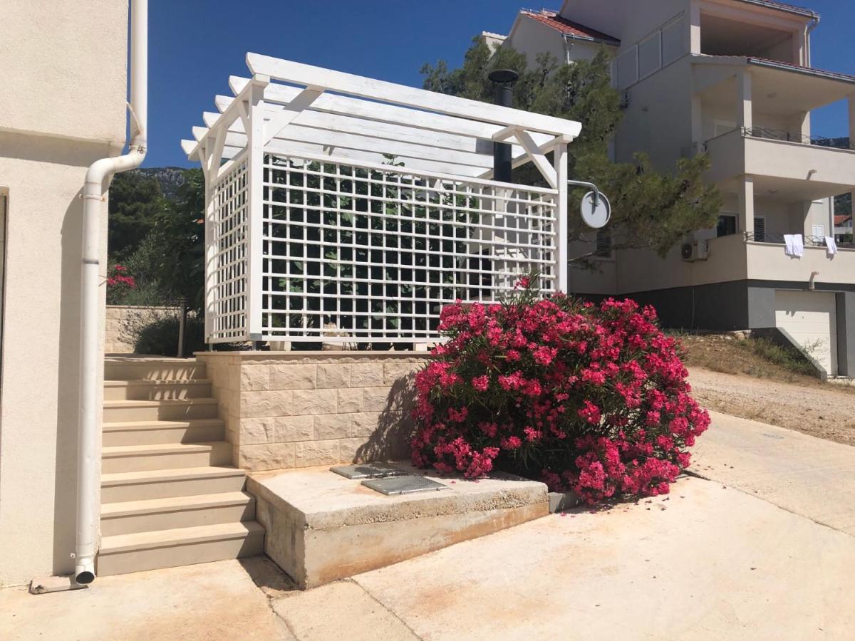 Studio Apartman Kiara Bol Exterior foto