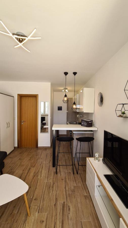 Studio Apartman Kiara Bol Exterior foto