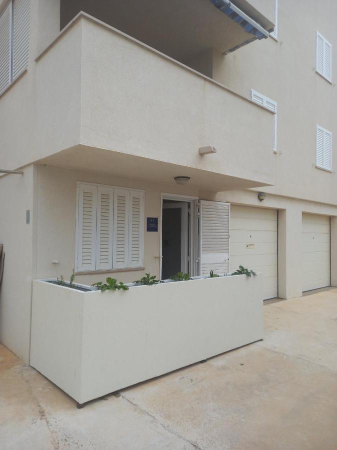 Studio Apartman Kiara Bol Exterior foto