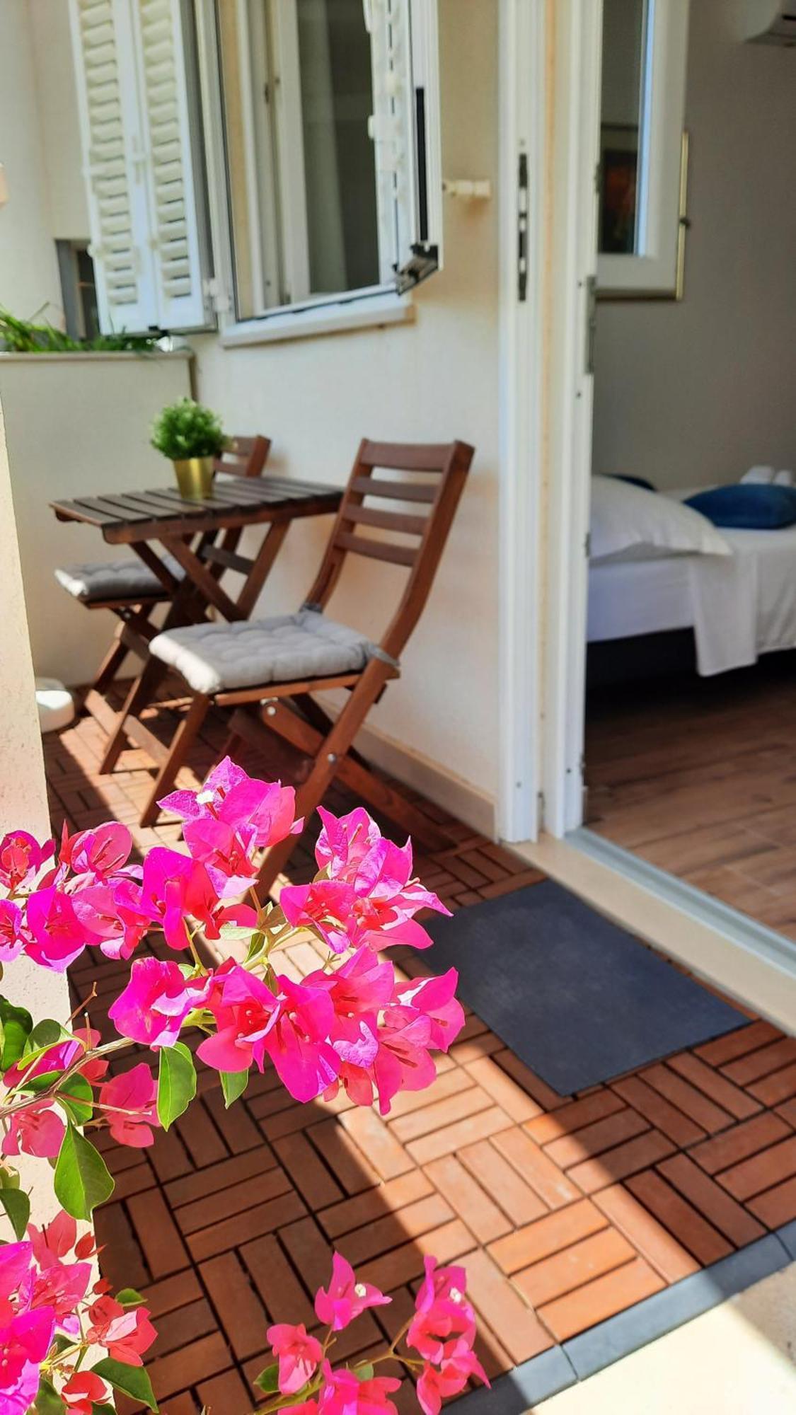Studio Apartman Kiara Bol Exterior foto