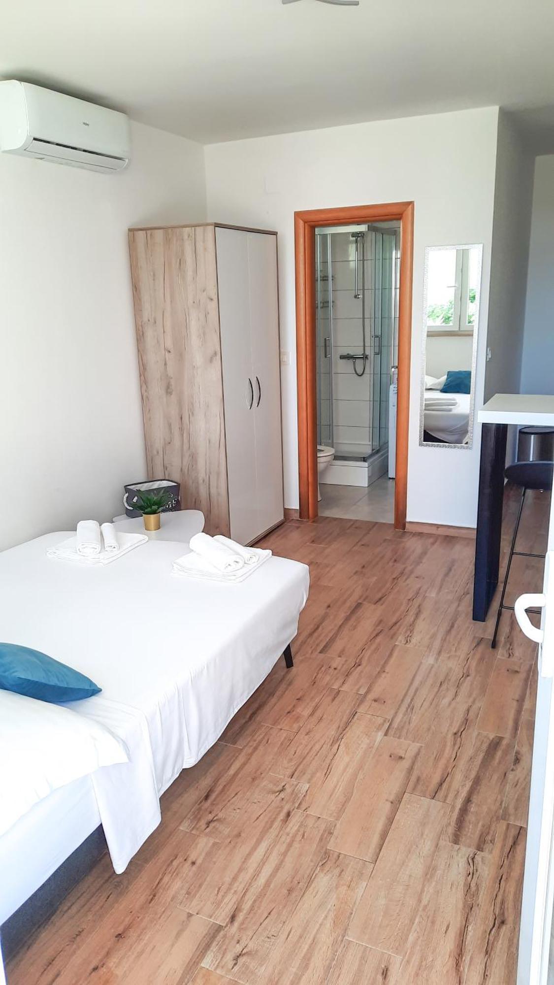 Studio Apartman Kiara Bol Exterior foto